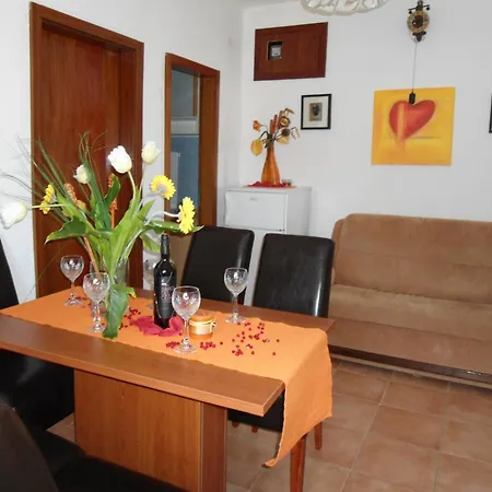 아파트 With Parking Space - 12721 보디체