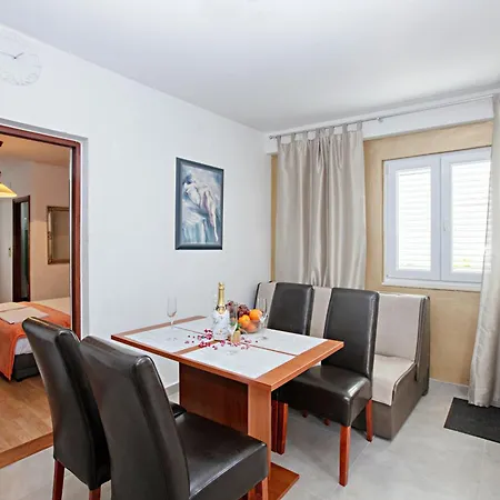 아파트 With Parking Space - 12721 보디체